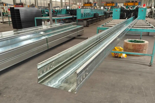 大跨距电缆桥架为何可以解决长距离架空敷设难题？